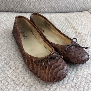 MIA Brown Scaled Ballet Flats with Bow